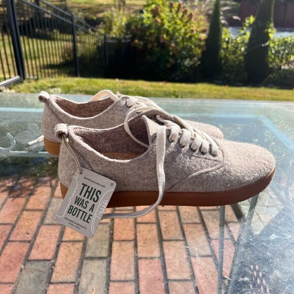 DNA Footwear Hope “This Was A Bottle” Sneakers NWT - Picture 6 of 7